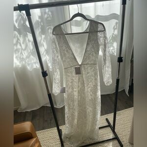 Lulu’s Medium Romantic White Long Sleeve Dress